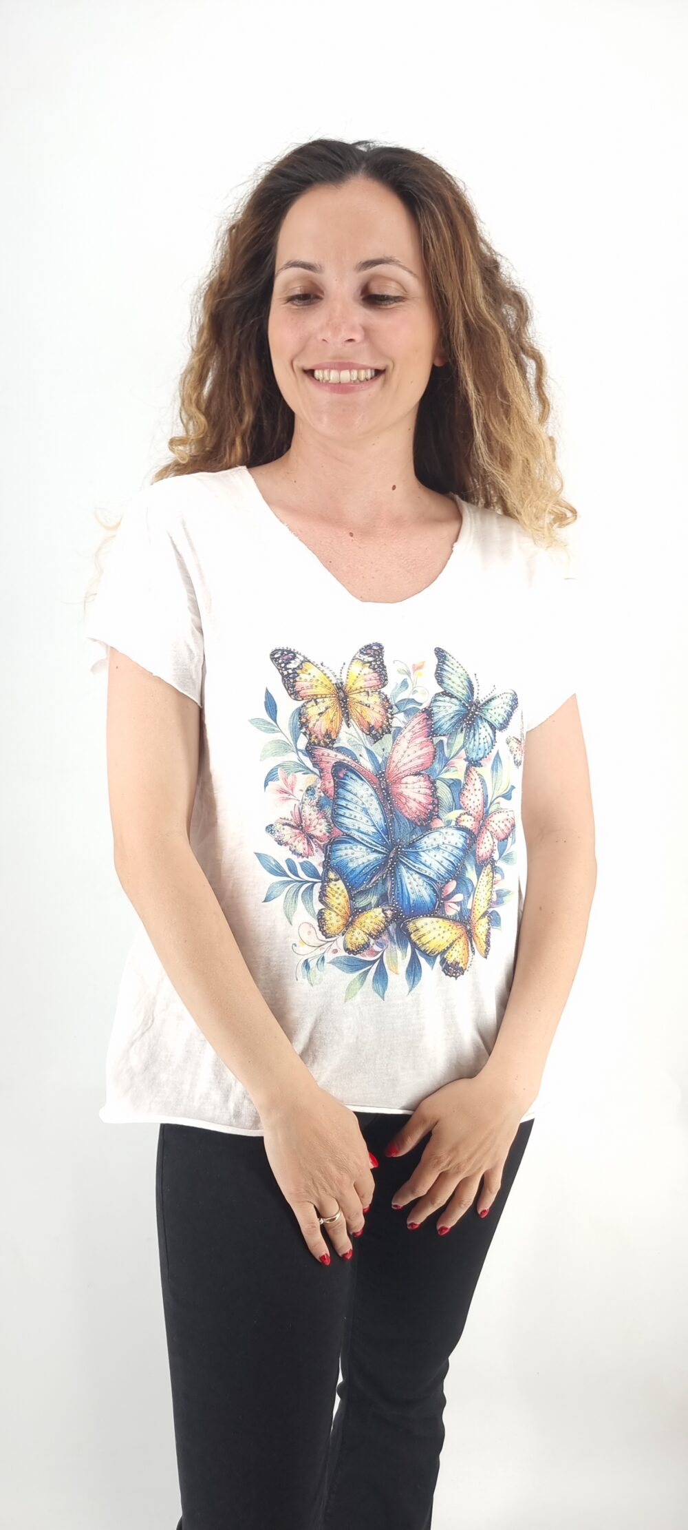 Άσπρο βαμβακερό t-shirt με στάμπα χρωματιστές πεταλούδες