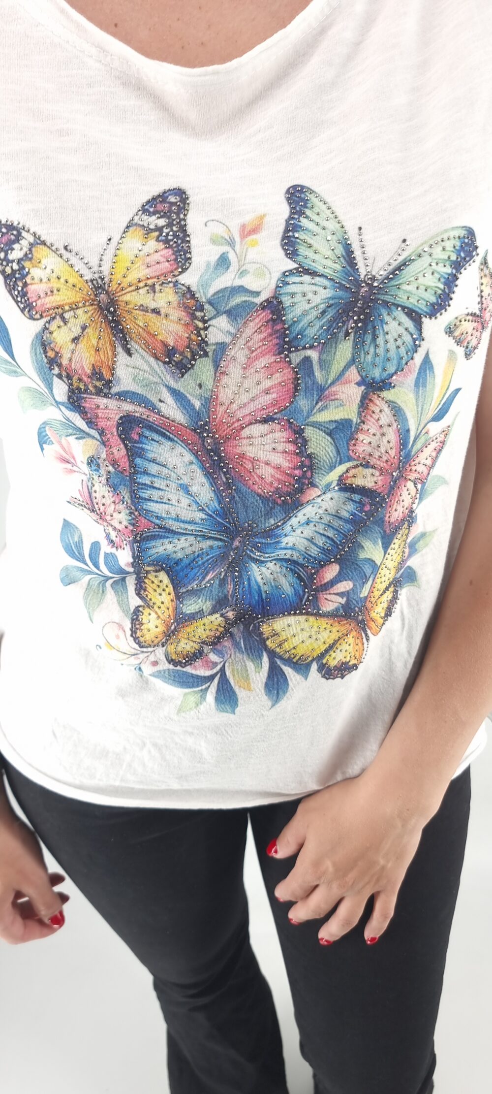 Άσπρο βαμβακερό t-shirt με στάμπα χρωματιστές πεταλούδες