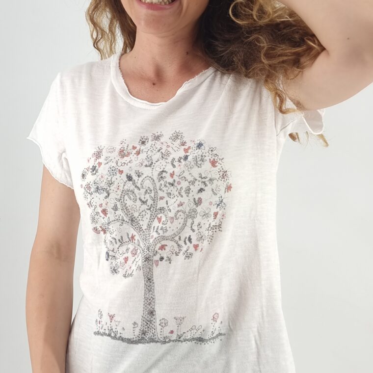 Άσπρο βαμβακερό t-shirt με στάμπα δέντρο