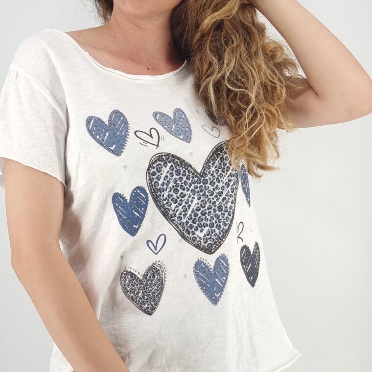 Άσπρο βαμβακερό t-shirt με στάμπα πολλές καρδούλες