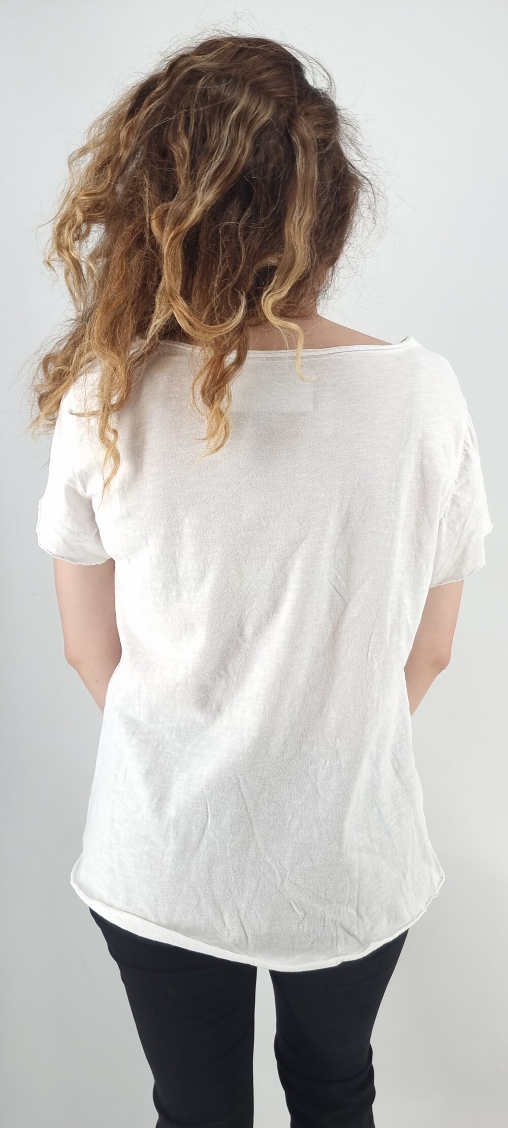 Άσπρο βαμβακερό t-shirt με στάμπα πολλές καρδούλες