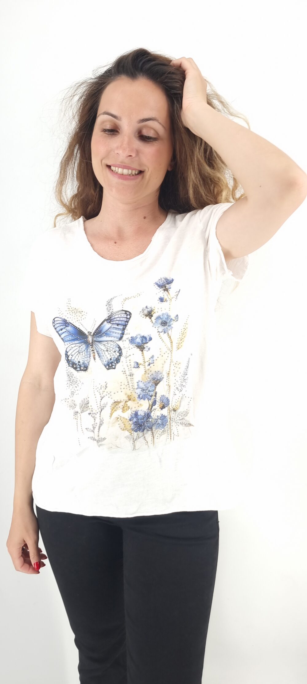 Άσπρο βαμβακερό t-shirt με στάμπα πεταλούδα και λουλούδια