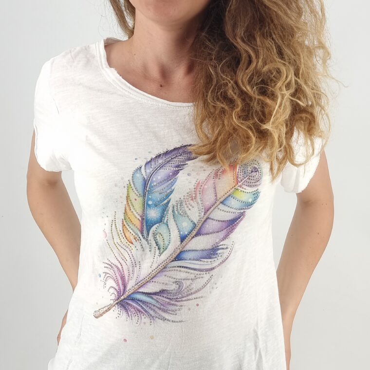 Άσπρο βαμβακερό t-shirt με στάμπα χρωματιστό φτερό