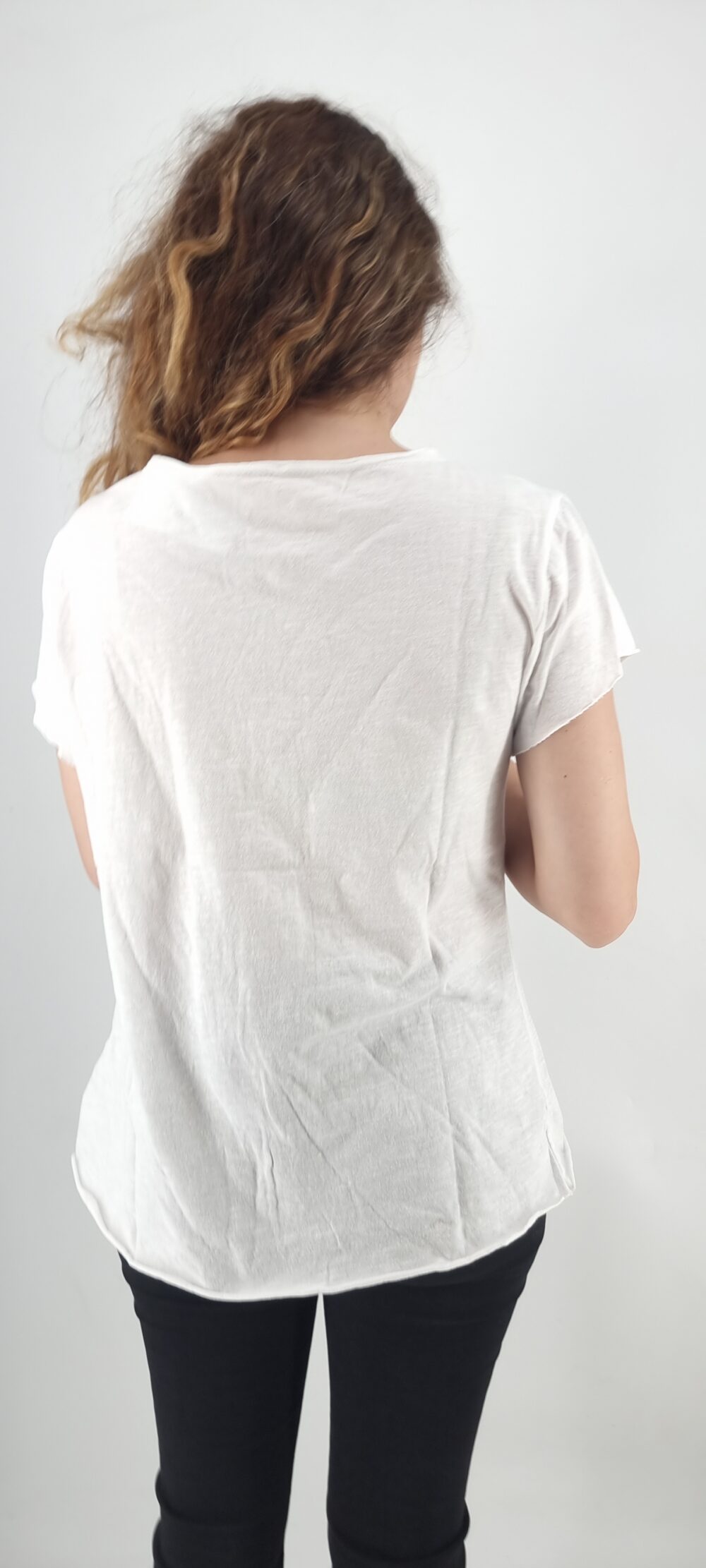 Άσπρο βαμβακερό t-shirt με στάμπα χρωματιστό φτερό